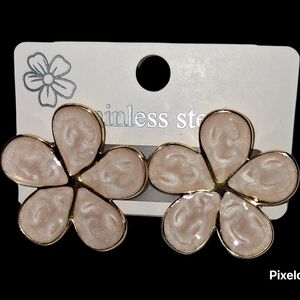 Gold-Trim Pink Flower Stud Earrings